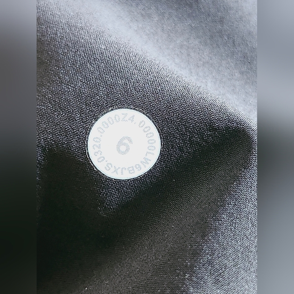 Lululemon Keep Moving Crop 23". Size 6. Black. With pockets. Stretchy - Picture 8 of 9